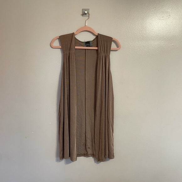 SLINKY Brand Sleeveless Cardigan - Picture 9 of 12